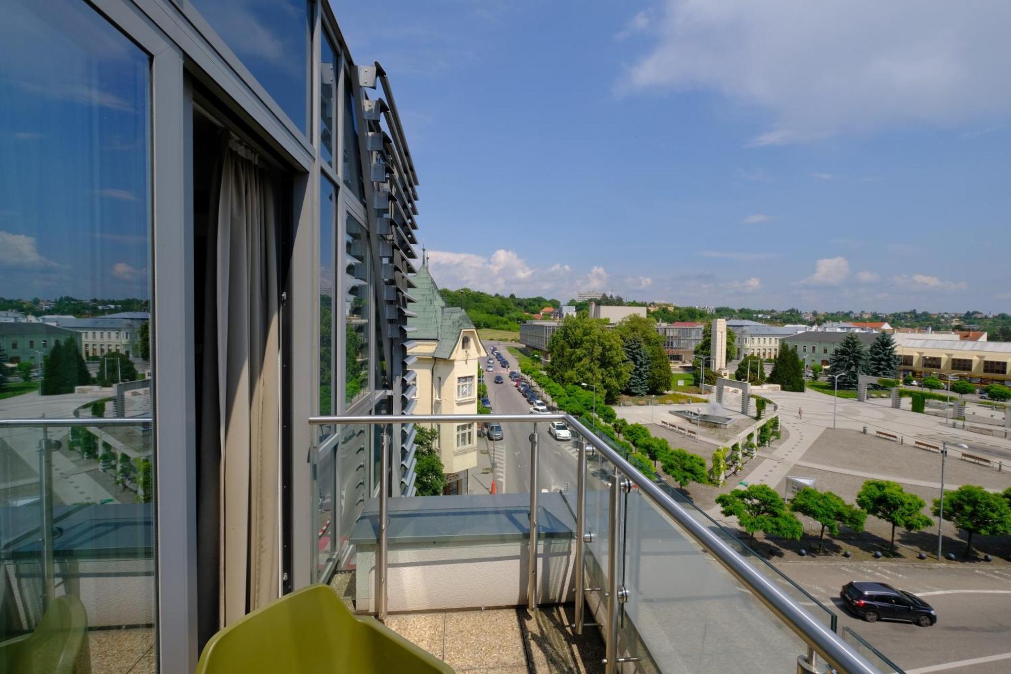 Business Hotel Astrum Laus Левице Экстерьер фото