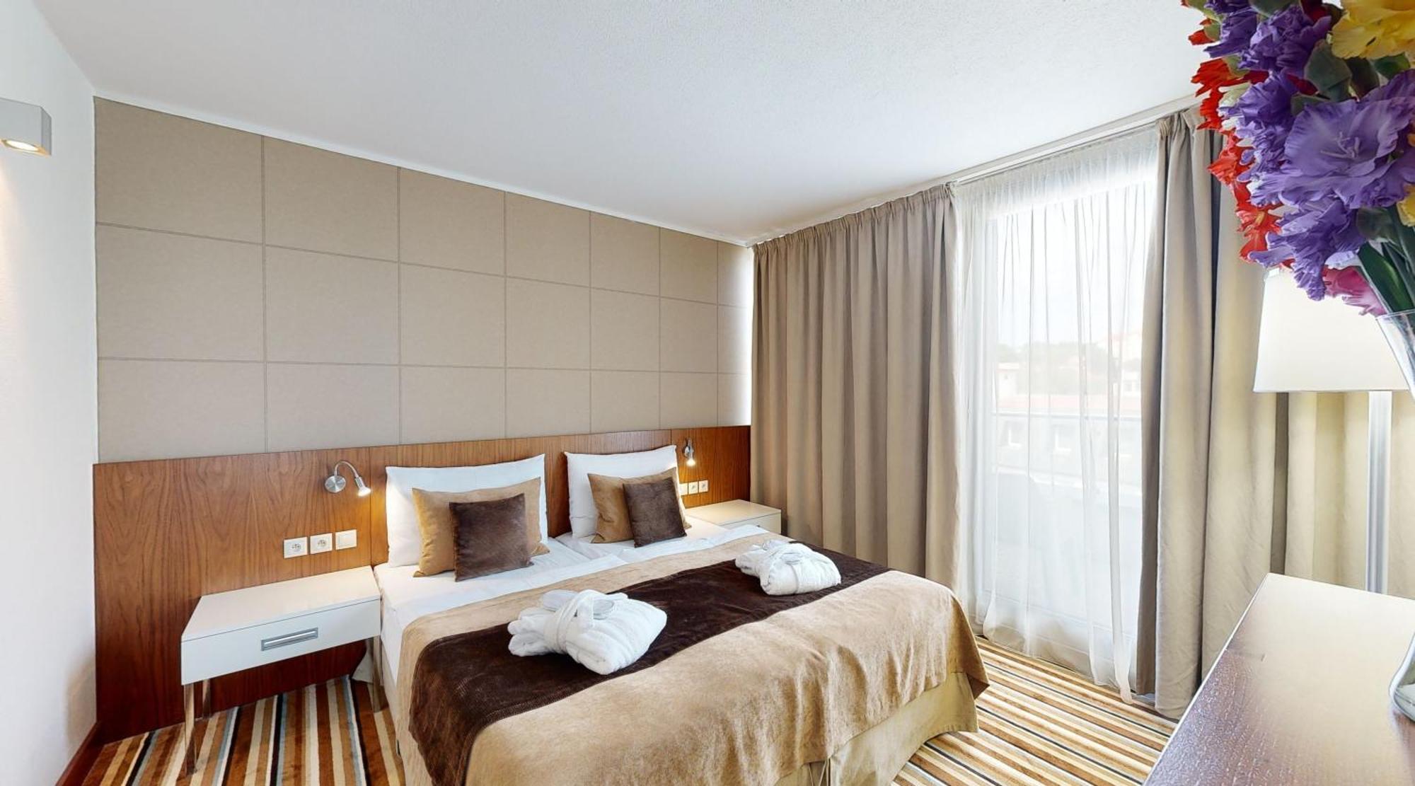 Business Hotel Astrum Laus Левице Экстерьер фото