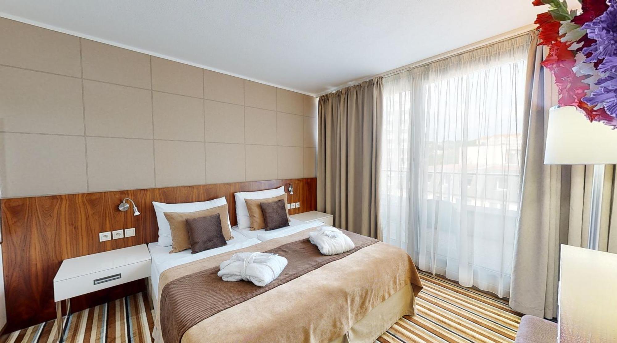 Business Hotel Astrum Laus Левице Экстерьер фото