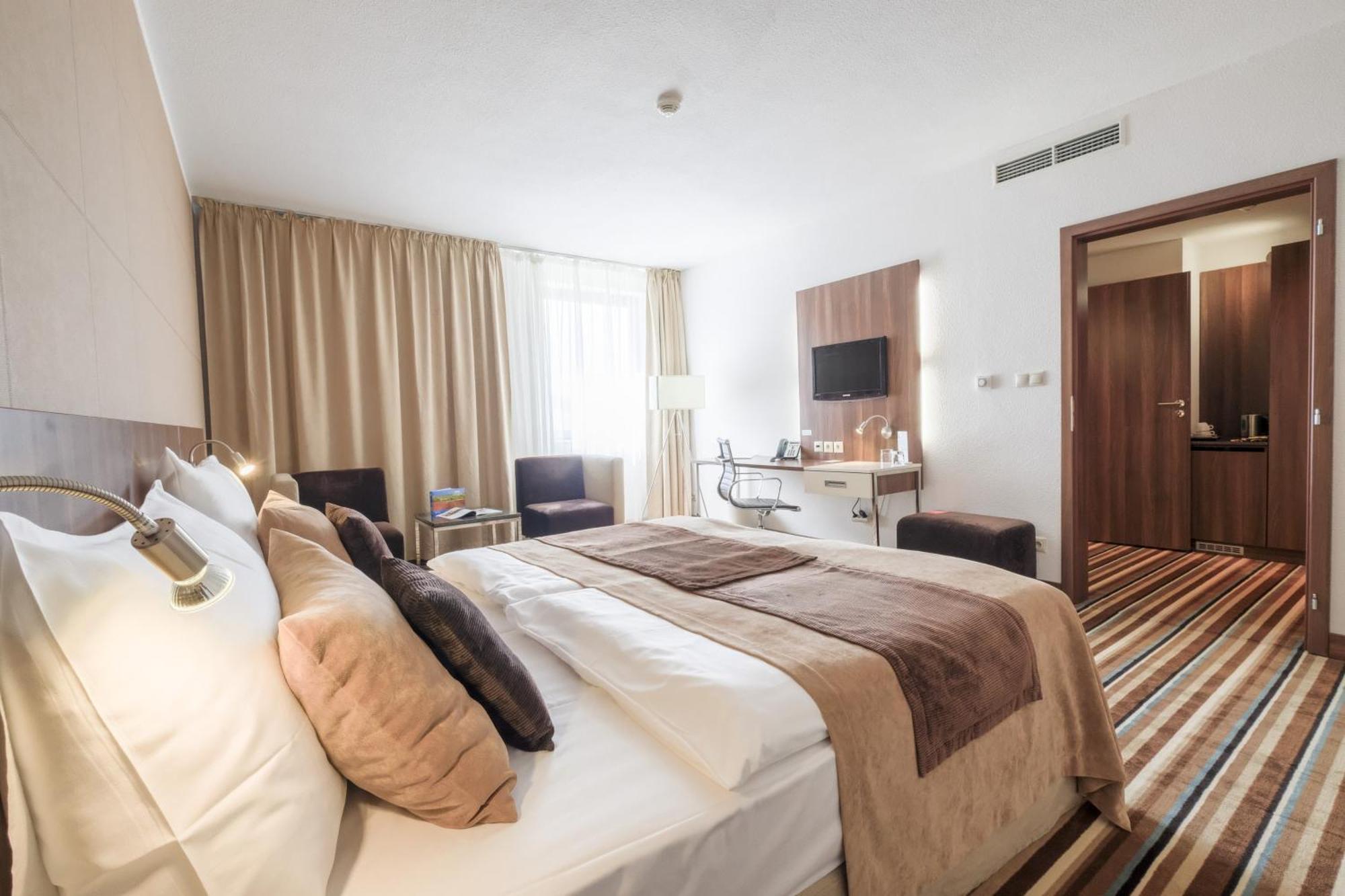 Business Hotel Astrum Laus Левице Экстерьер фото