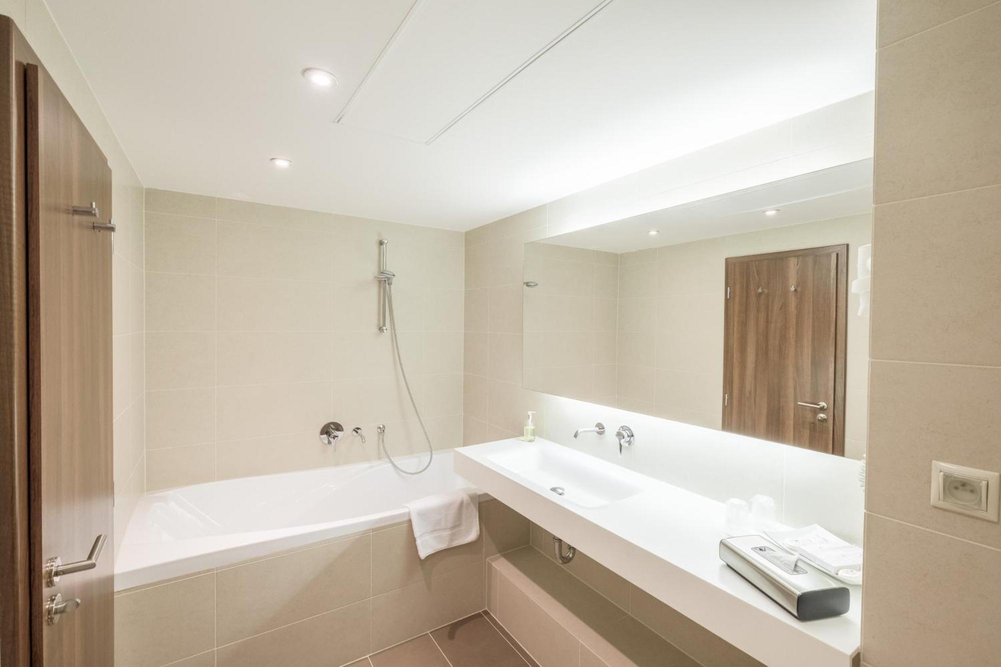 Business Hotel Astrum Laus Левице Экстерьер фото