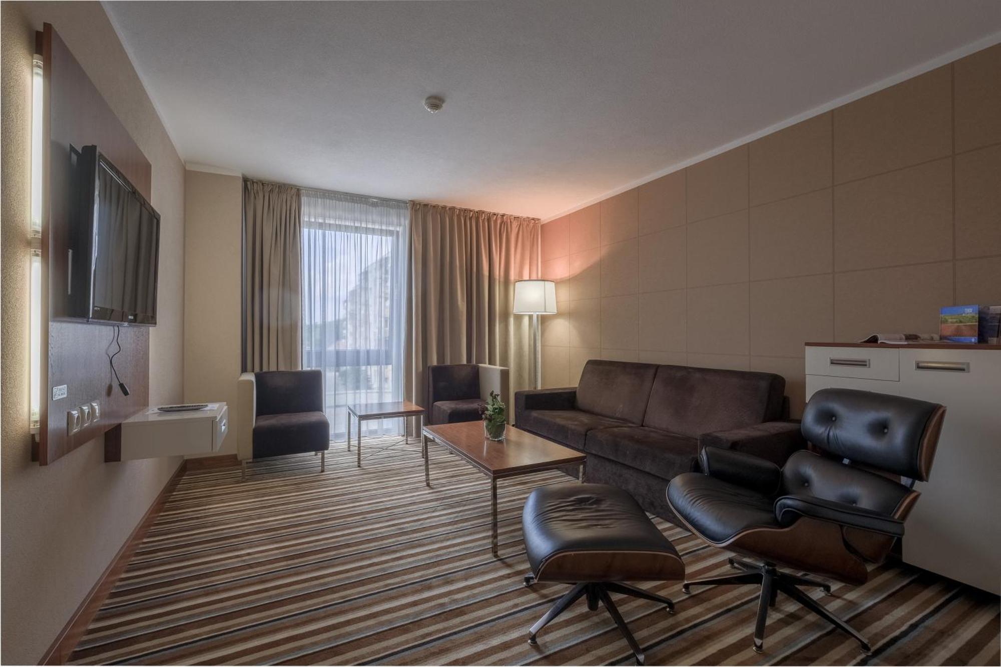 Business Hotel Astrum Laus Левице Экстерьер фото