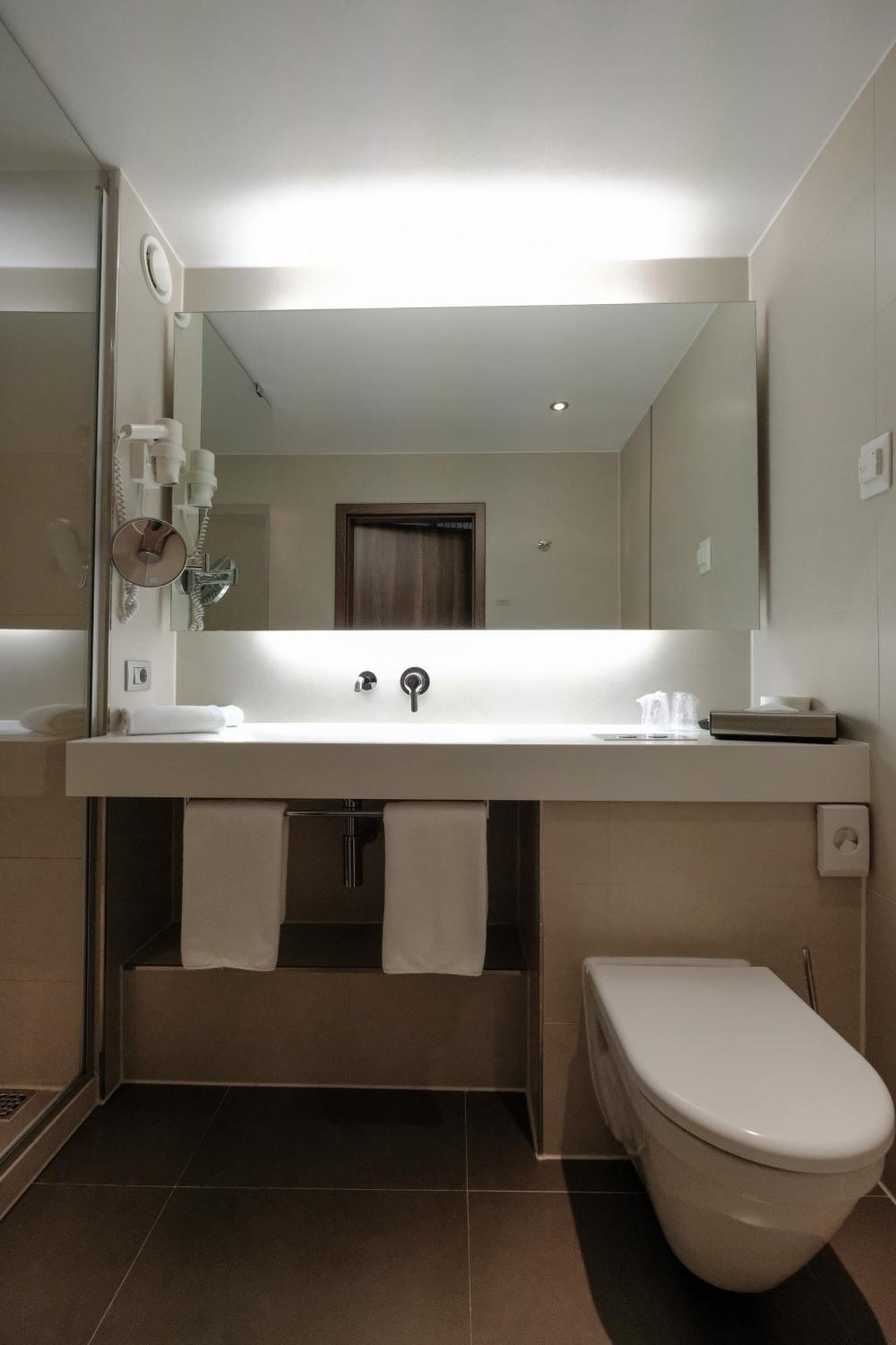 Business Hotel Astrum Laus Левице Экстерьер фото
