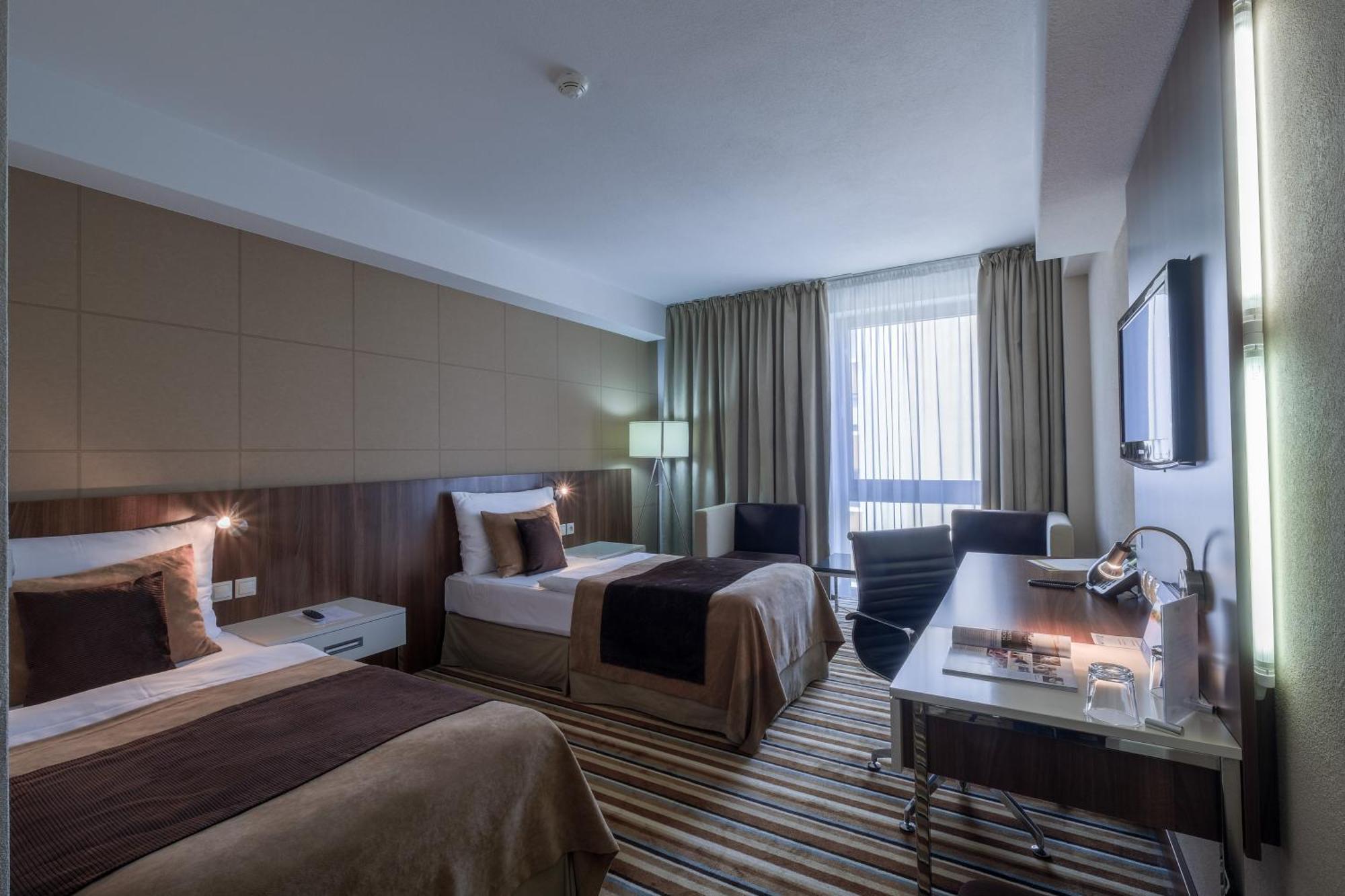 Business Hotel Astrum Laus Левице Экстерьер фото