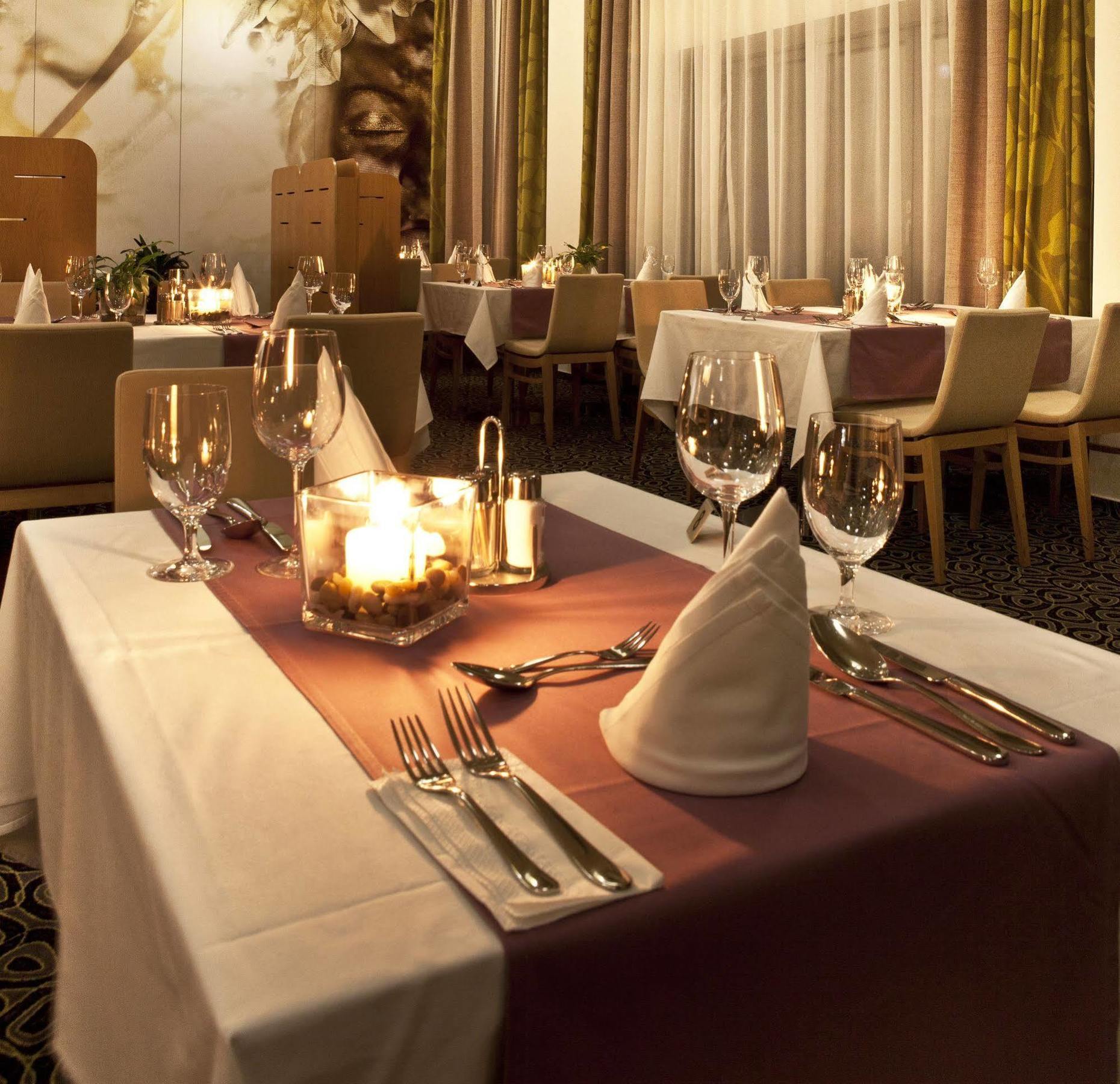 Business Hotel Astrum Laus Левице Экстерьер фото