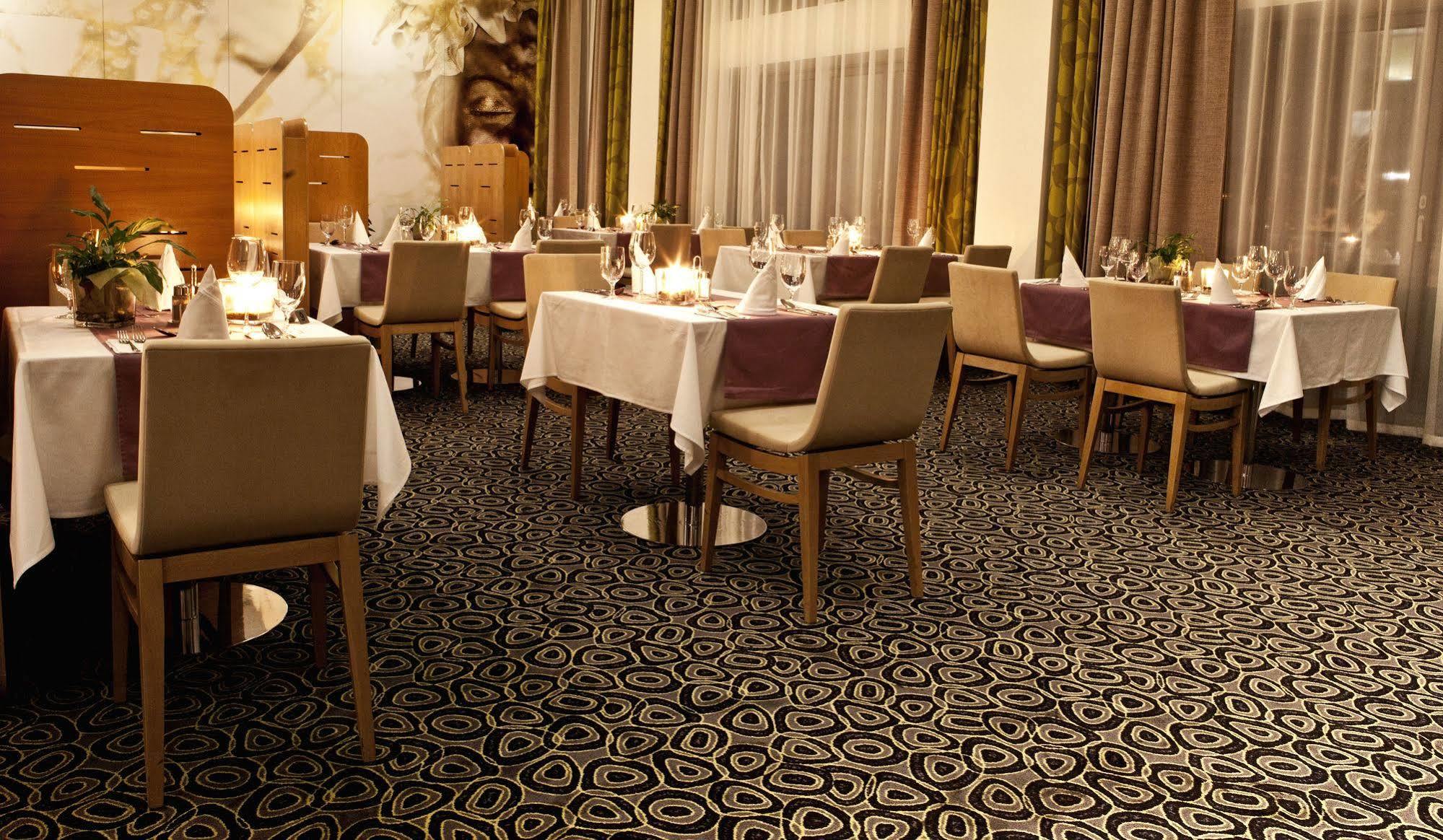 Business Hotel Astrum Laus Левице Экстерьер фото