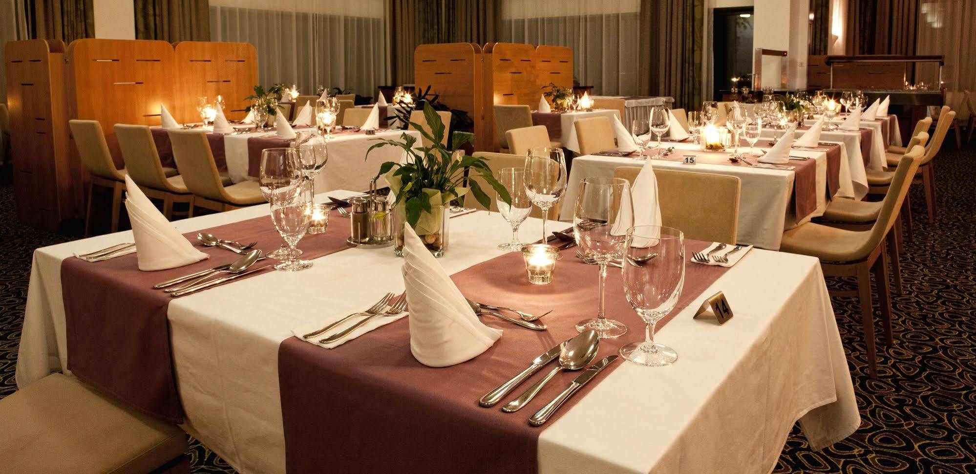 Business Hotel Astrum Laus Левице Экстерьер фото