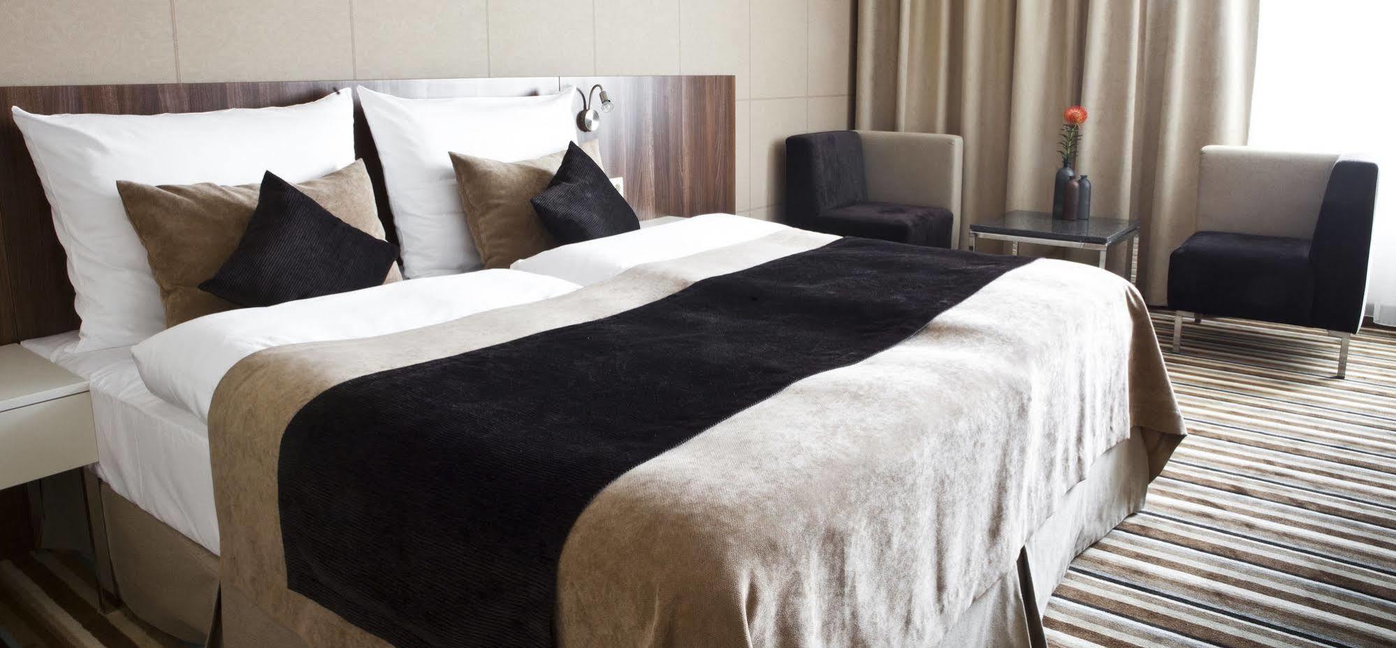 Business Hotel Astrum Laus Левице Экстерьер фото