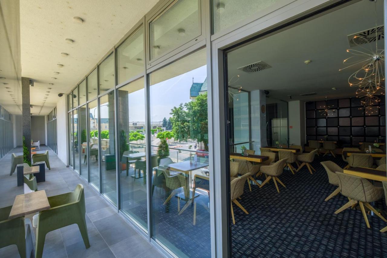 Business Hotel Astrum Laus Левице Экстерьер фото