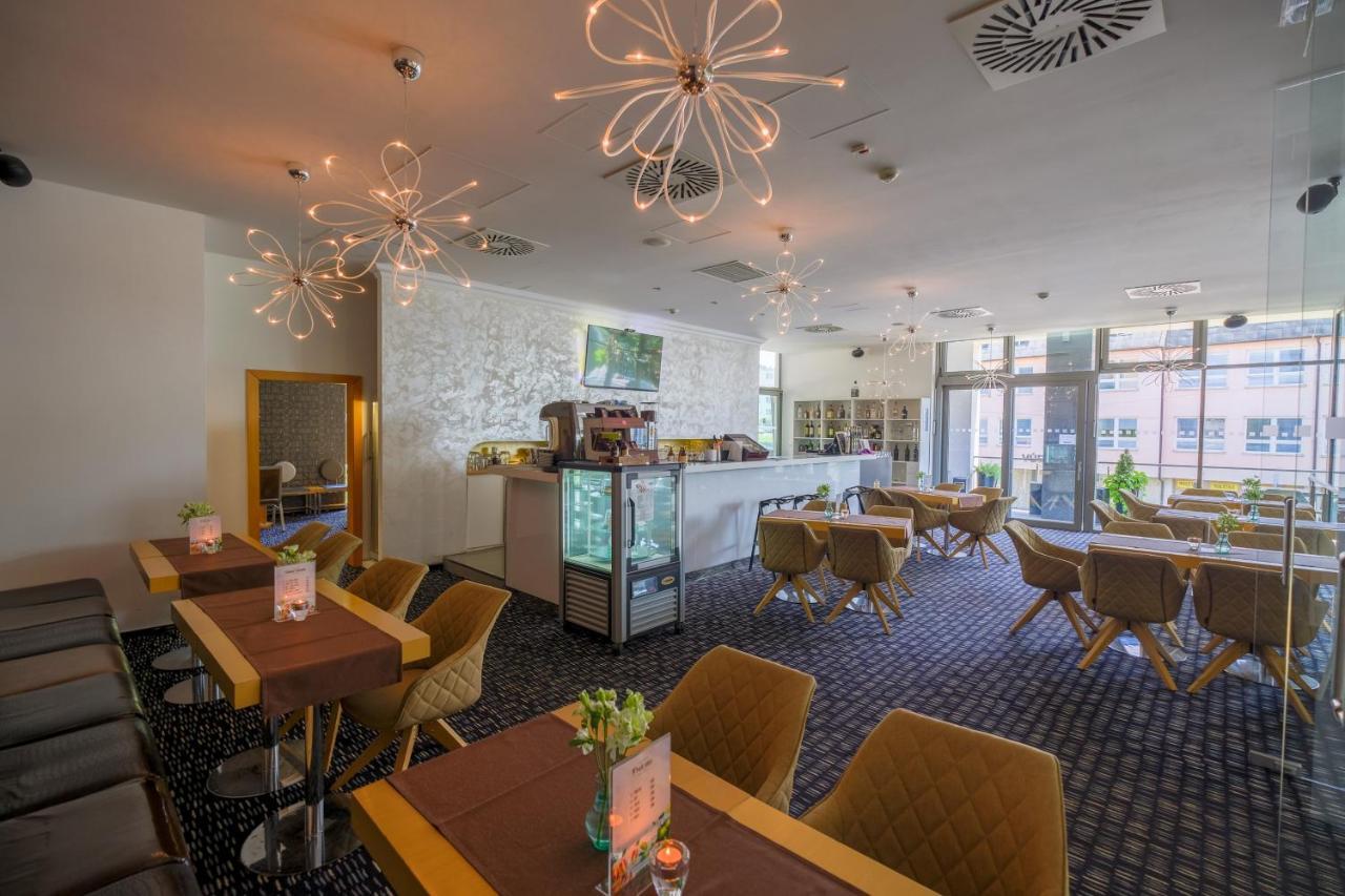 Business Hotel Astrum Laus Левице Экстерьер фото
